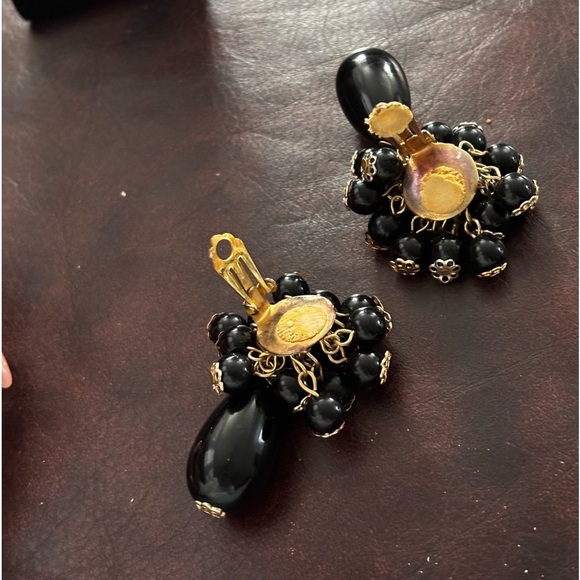 Vintage acrylic and gold tone Cha-Cha clip on earrings - Picture 3 of 8